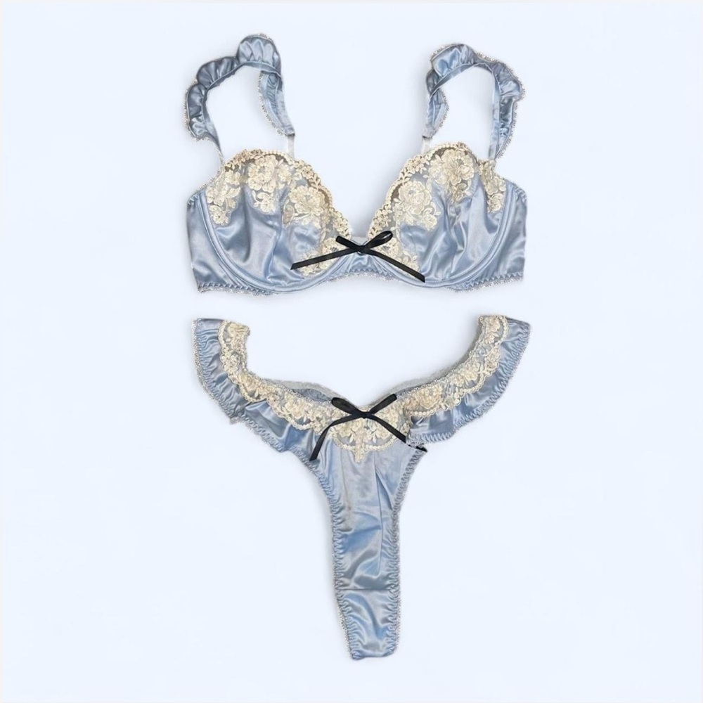 Elegant Lace Trimmed Blue and Cream Lingerie Set